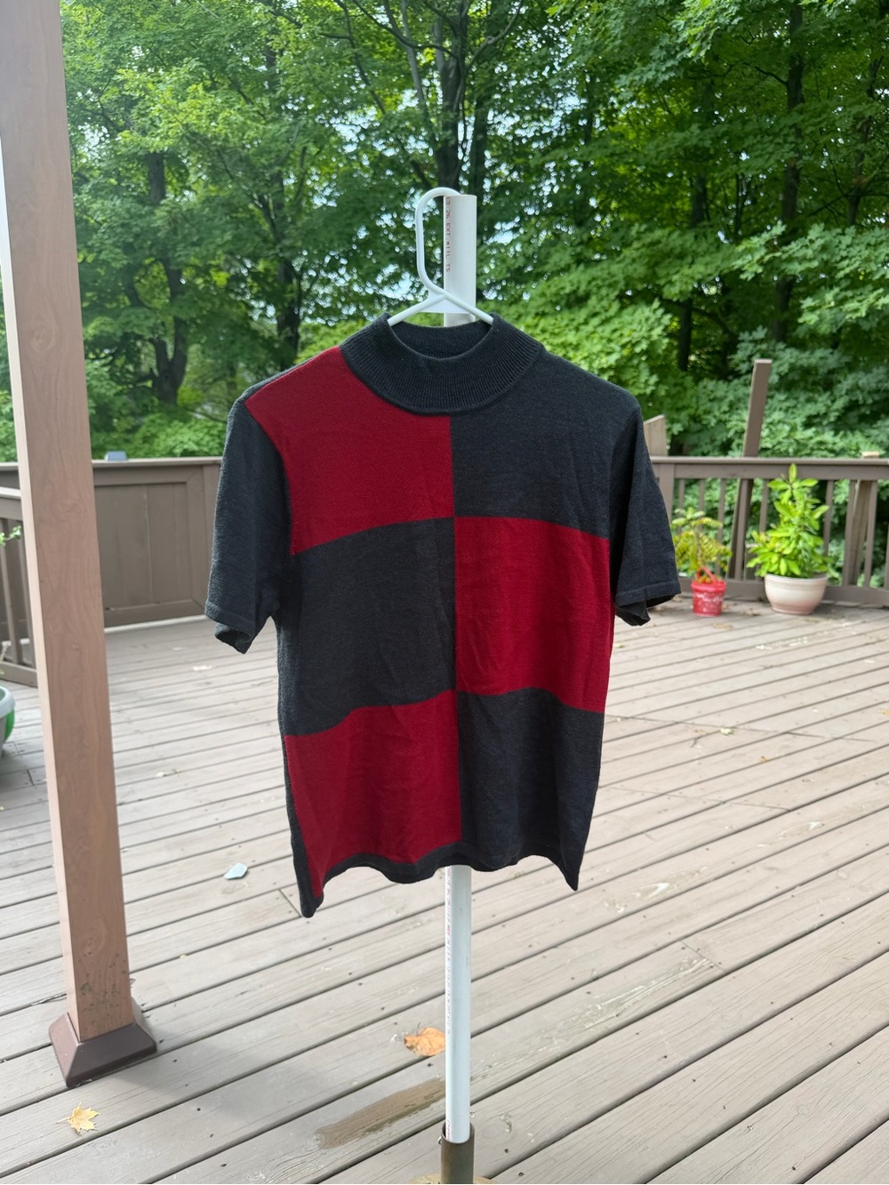 Tahari Black & Red Short-Sleeve Colorblock Knit Shirt new small